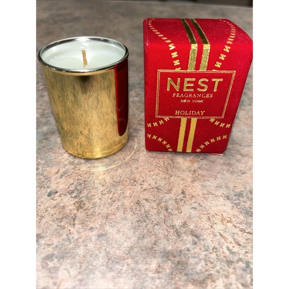 New Nest Fragrances New York Holiday Scented Candle Bougie Parfumee 2.3oz - Picture 1 of 5